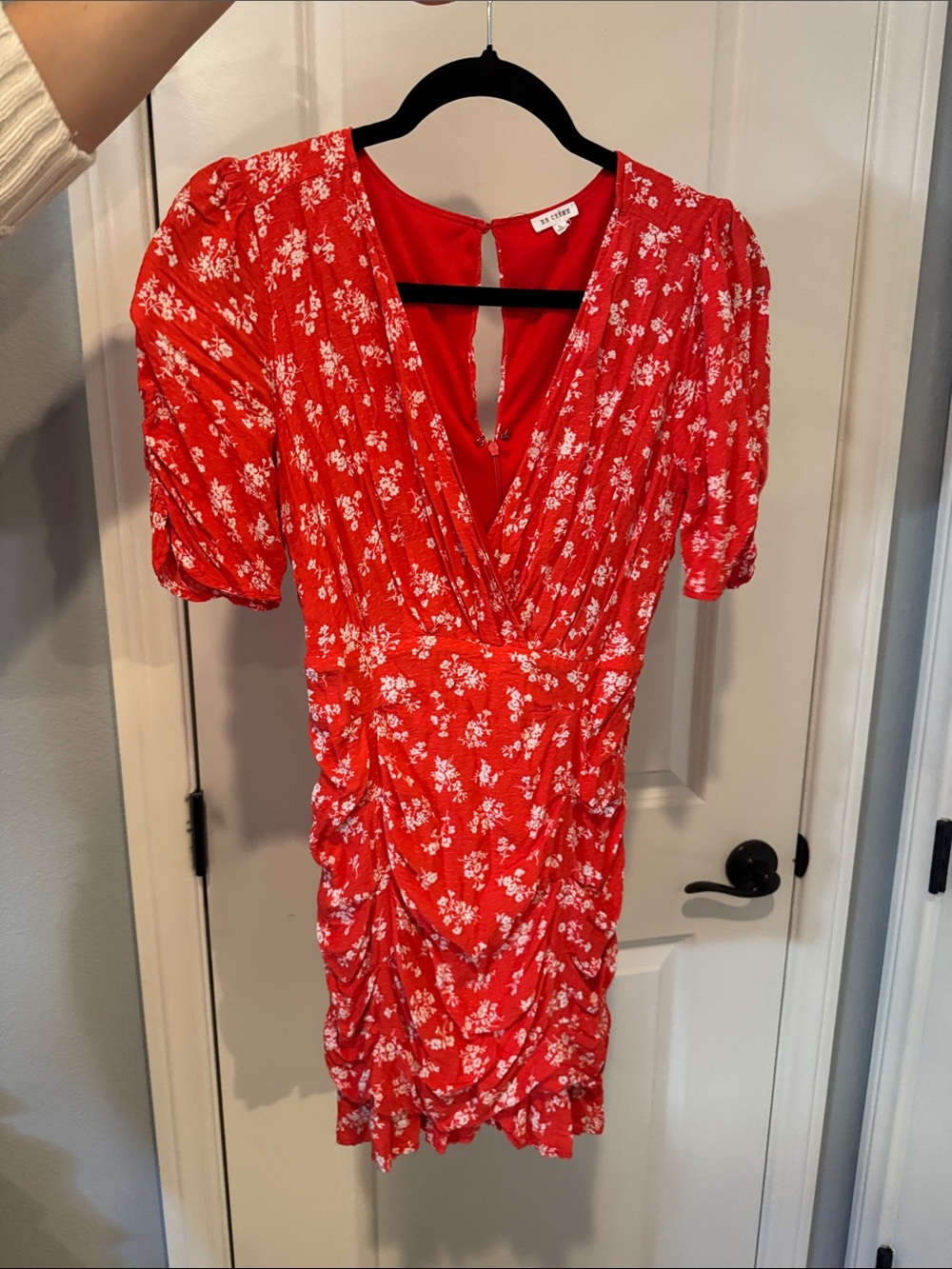 En Creme Red Floral V-Neck Ruched Short Dress